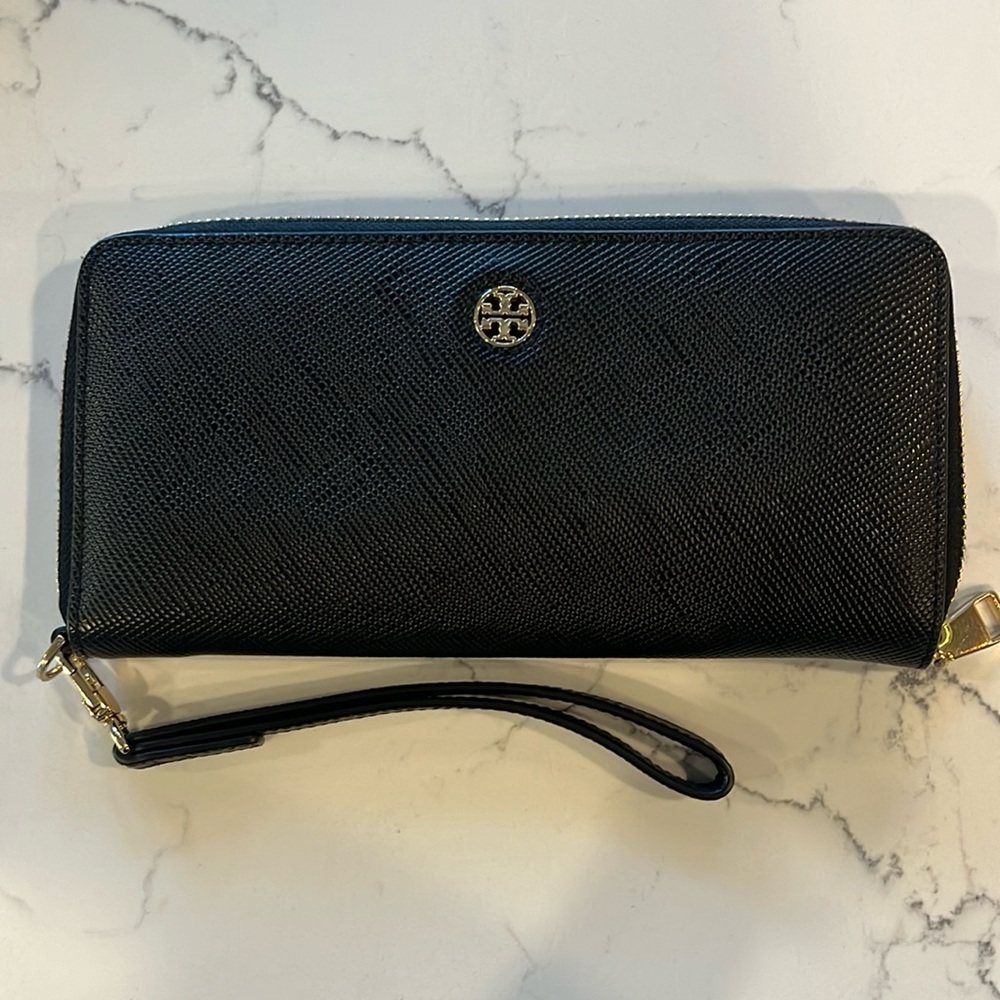 Tory Burch Wallet - like new!